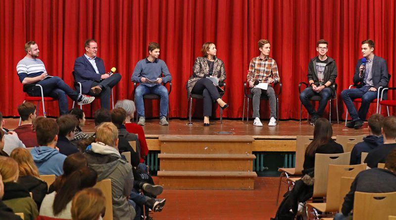 Demokratie-Tag am Gymnasium – Vizepräsidentin des Landtages zu Gast Demokratie-Tag am Gymnasium – Vizepräsidentin des Landtages zu Gast