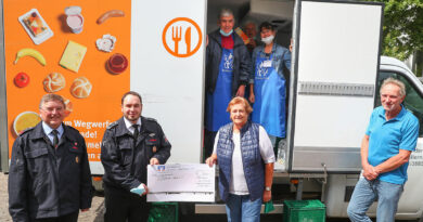 Löschgruppe Rosenhagen spendet 300 Euro an die Tafel Löschgruppe Rosenhagen spendet 300 Euro an die Tafel