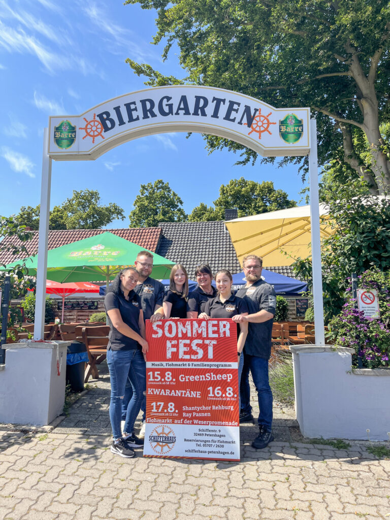 Das Schifferhaus-Team freut sich auf drei Tage Sommerfest im Juli mit Live-Musik und Flohmarkt. Foto: Krischi Meier