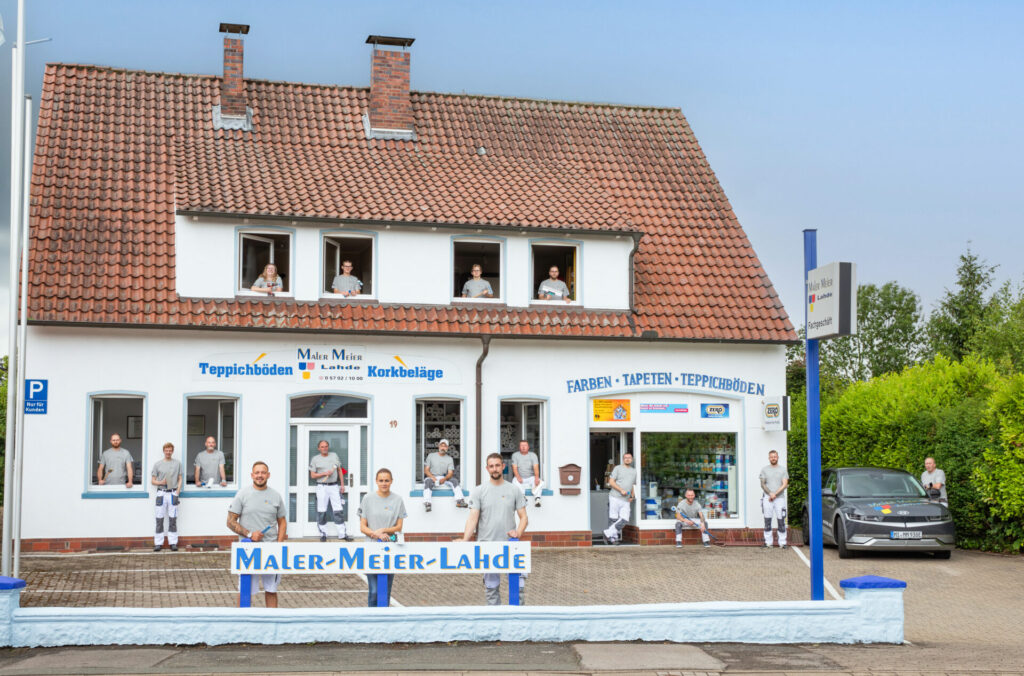 Das Team von Maler Meier am Fachgeschäft in Lahde. Foto: Krischi Meier