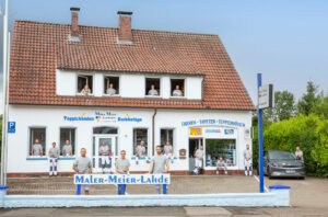 Das Team von Maler Meier am Fachgeschäft in Lahde. Foto: Krischi Meier