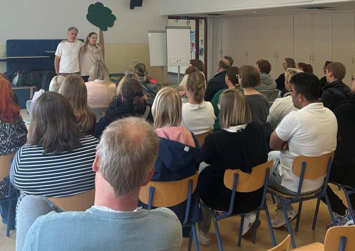 Das Theaterstück "Mein Körper gehört mir" wurde an den Grundschulen Uchte, Diepenau und Warmsen aufgeführt. Foto: privat