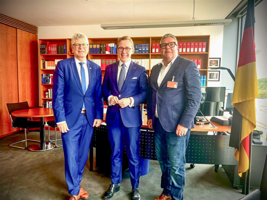 Treffen in Berlin: Christian Haase (CDU), Philipp Amthor (CDU) und Stefan Pollmann (SP Performance GmbH; von links). Foto: privat