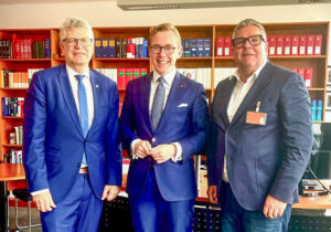 Treffen in Berlin: Christian Haase (CDU), Philipp Amthor (CDU) und Stefan Pollmann (SP Performance GmbH; von links). Foto: privat