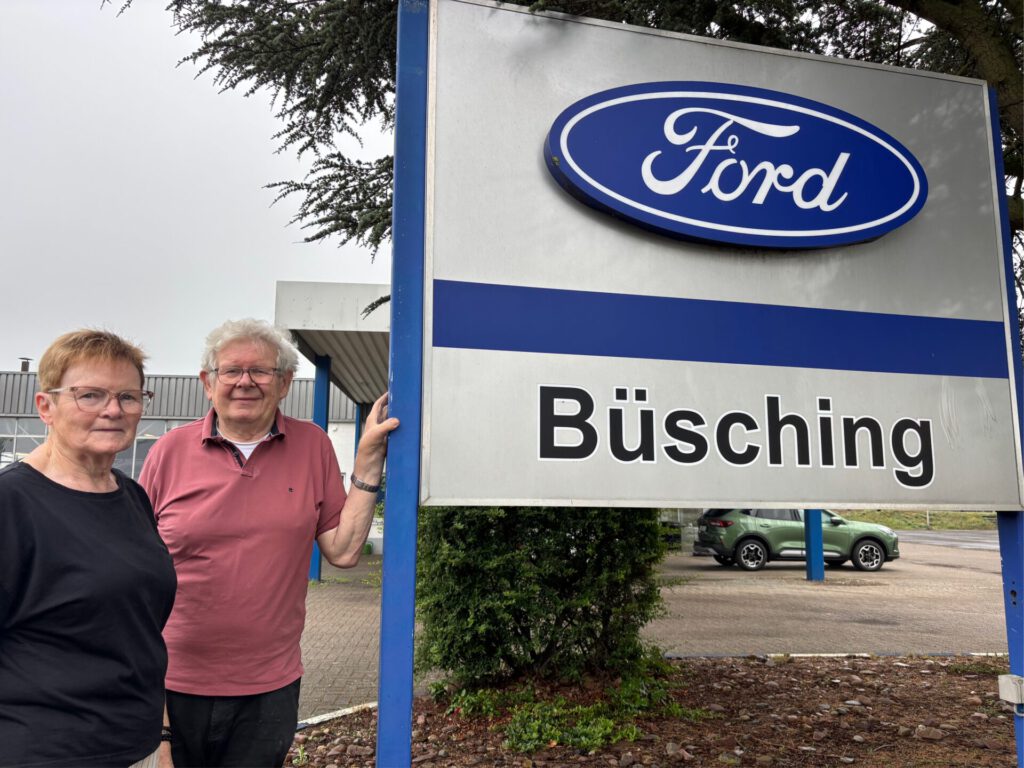 Traute und Harald Büsching verkaufen ihr Autohaus an der Mindener Straße in Uchte. Foto: Jessica Höffner