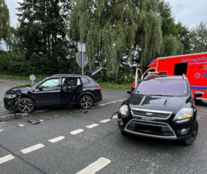 Bei dem Unfall zogen sich drei Beteiligte Verletzungen zu. Foto: Polizei Minden-Lübbecke