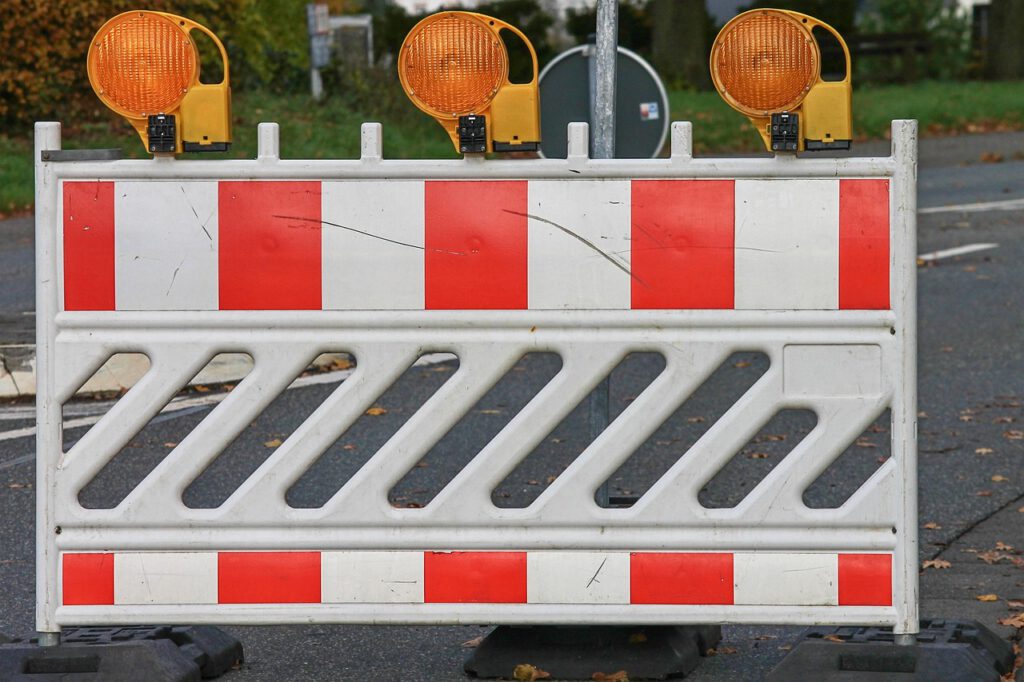 Symbolfoto Straßensperrung. Foto: Manfred Richter/pixabay