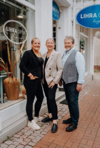 Uwe Lihra mit seinen beiden Nachfolgerinnen Birgit Lübber (Mitte) und Kaatje Lehmann (jetzt Credo; links) Foto: privat