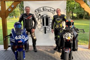 Hartwig Kruse (Sportwart MC Eldagsen; links) und Mario Voigt starten in Oschersleben für den guten Zweck. Foto: privat