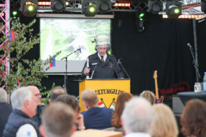 Löschgruppenführer Carsten Westphal bei seiner Ansprache. Foto: Krischi Meier