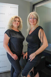 Salon-Inhaberin Susanne Kahl mit Friseurmeisterin Anna Eckert. Foto: privat
