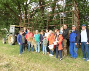 In Windheim wurde für die Erntekrone gemäht. Foto: privat