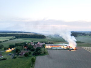 Am 12. August gerieten auf dem Hof Klanhorst 260 Strohballen in Brand. Foto: Krischi Meier