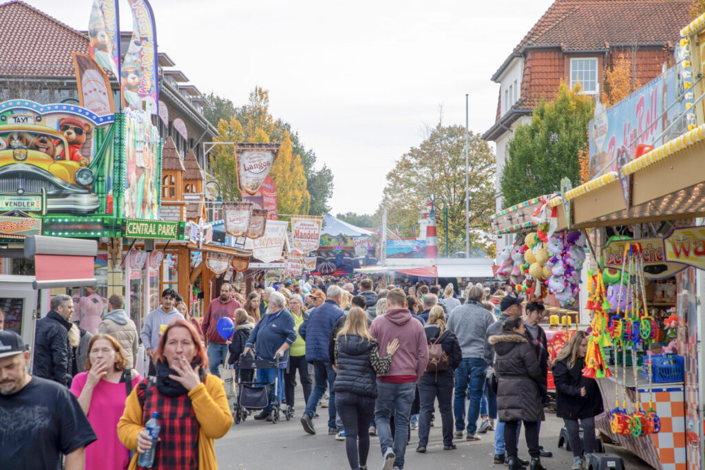 Der Oktobermarkt in Uchte lockt Jahr für Jahr zahlreiche Besucher an. Foto: Marcus Schering