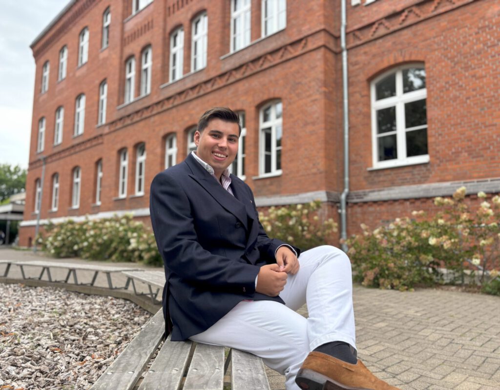 Constantin Schönbeck hat in diesem Jahr in Petershagen sein Abitur abgelegt. Jetzt verlässt der 18-jährige seine Heimat Petershagen und geht zur Marine. Foto: Jessica Höffner