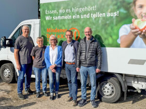 Der neue Vorstand der Mindener Tafel: Friedrich Plöger (1. Vorsitzender, v.l.), Ulrike Klappheck (2. Vorsitzende), Angelika Isenberg (Schriftführerin), Holger Becker (1. Beisitzer), Uwe Hempen-Hermeier (Kassenwart) und Winfried Brempel (2. Beisitzer, fehlt). Foto: privat