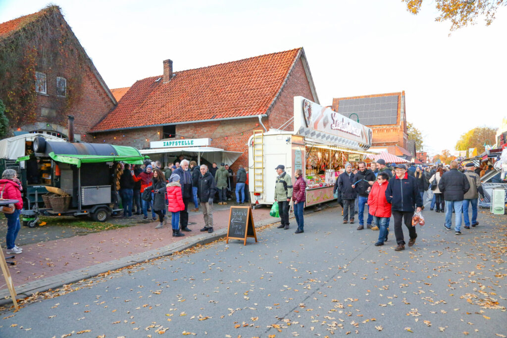 Der Martinimarkt lockt jedes Jahr tausende Besucherinnen und Besucher nach Wiedensahl. Foto: kri