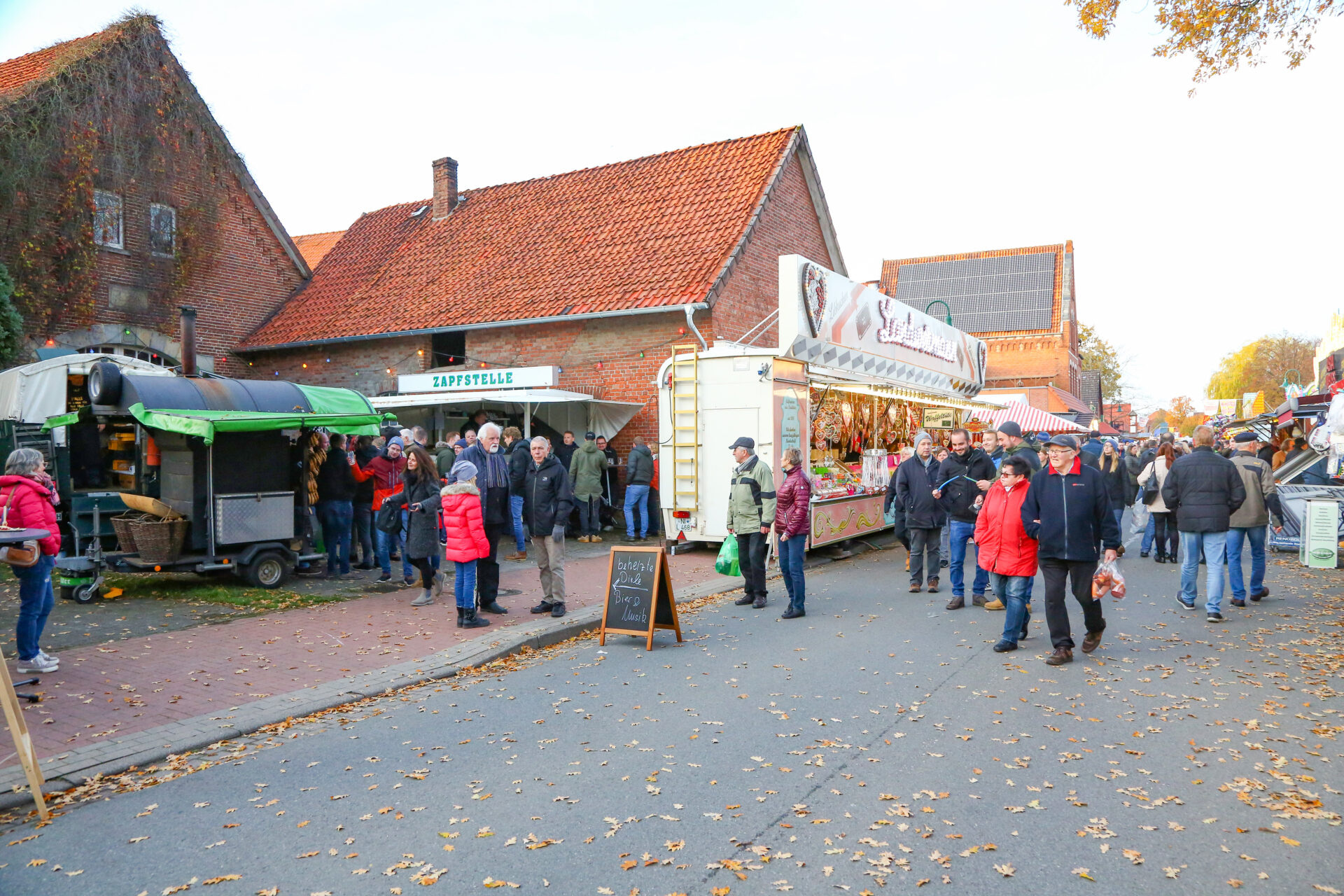 Der Martinimarkt lockt jedes Jahr tausende Besucherinnen und Besucher nach Wiedensahl. Foto: kri
