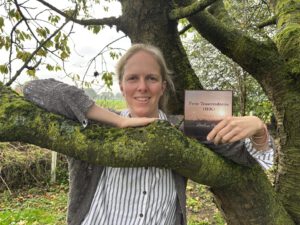 Freie Traurrednerin: Melanie Peters aus Diepenau. Die 36-Jährige liegt großen Wert auf die Individualität der Trauerzeremonien und nimmt sich viel Zeit für Gespräche. Foto: Jessica Höffner