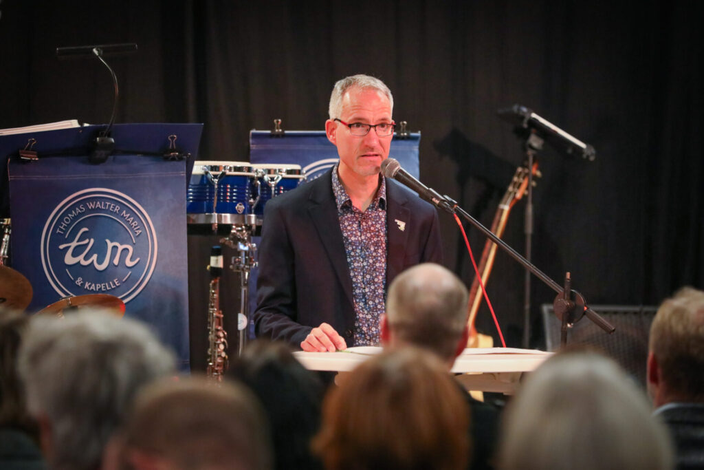 Christian Döhler ist der neue Kulturmanager der Stadt Petershagen. Er stellte sich im Haus Windheim No2 der Öffentlichkeit vor. Foto: kri