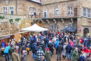 Ende November findet der Weihnachtsmarkt rund ums Schloss statt. Archivfoto: sk