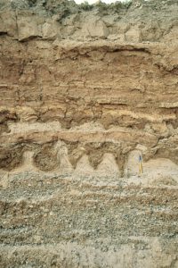 Profil einer Kiesgrubenwand in Bierde. Foto: ddm/Archiv