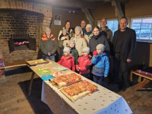 Das Back-Team um den Kulturmanager Christian Döhler (hintere Reihe; Zweiter von rechts). Foto: Stadt Petershagen