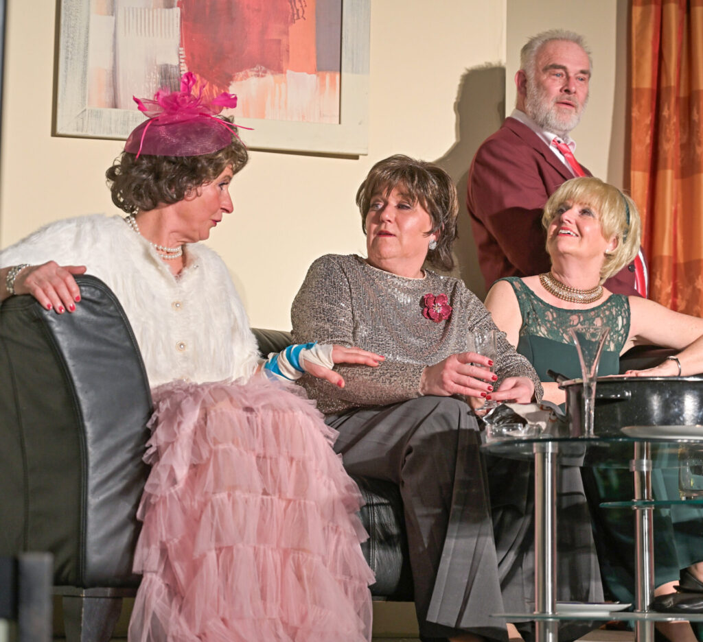 Die Theatergruppe „Mumm“ aus Kutenhausen/Todtenhausen. Foto: pr