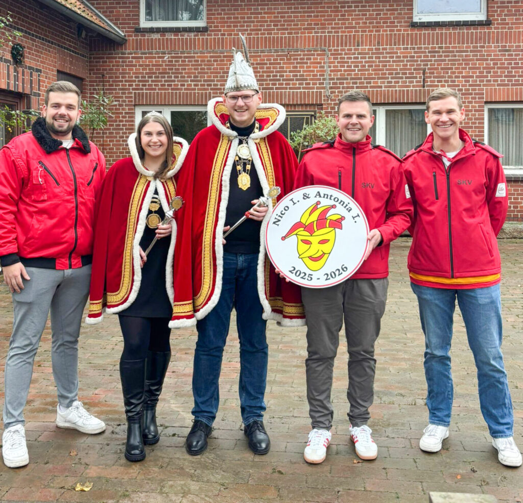 Adjudant Hendrik Wehrs, Prinzessin Antonia I., Prinz Nico I., Vorsitzender Maurice Kruse und der zweite Vorsitzender Folker Nennecker (von links) vom SKV Rot-Gold. Foto: privat