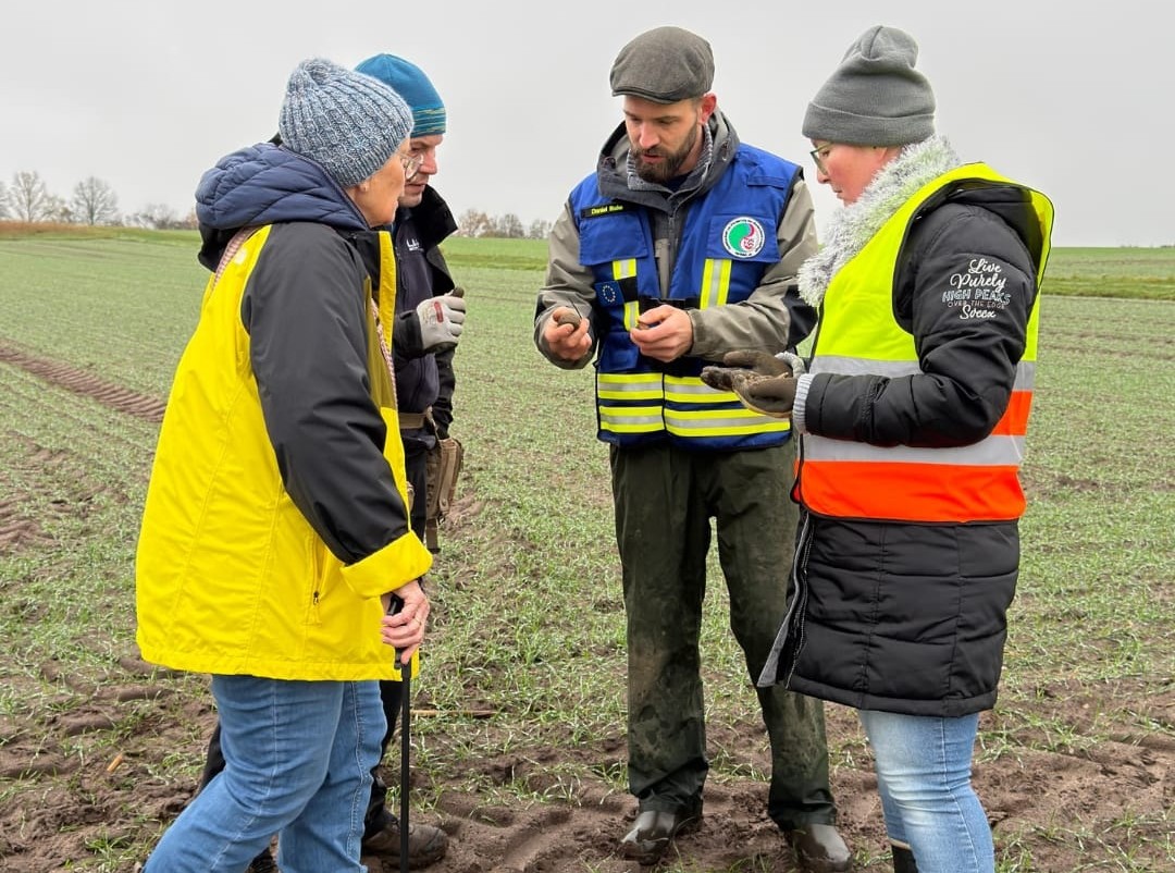 Gudrun Görler, Robert Ludwig, Daniel Bake und Melanie Redeker während der Fundansprache. Foto: Marc Redeker/GeFBdML e.V.