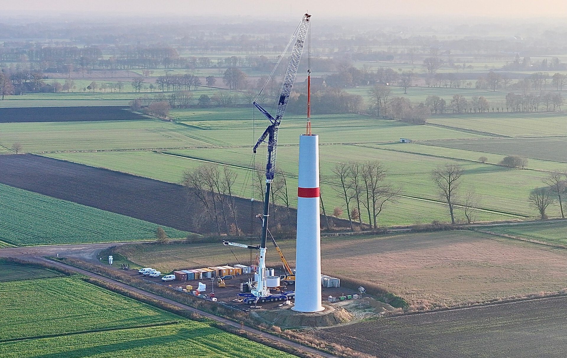 Nach dem Vorbild des im Bau befindlichen Bürgerwindparks in Wagenfeld möchte die KWP östlich von Holzhausen einen weiteren Windpark errichten. Foto: ddm