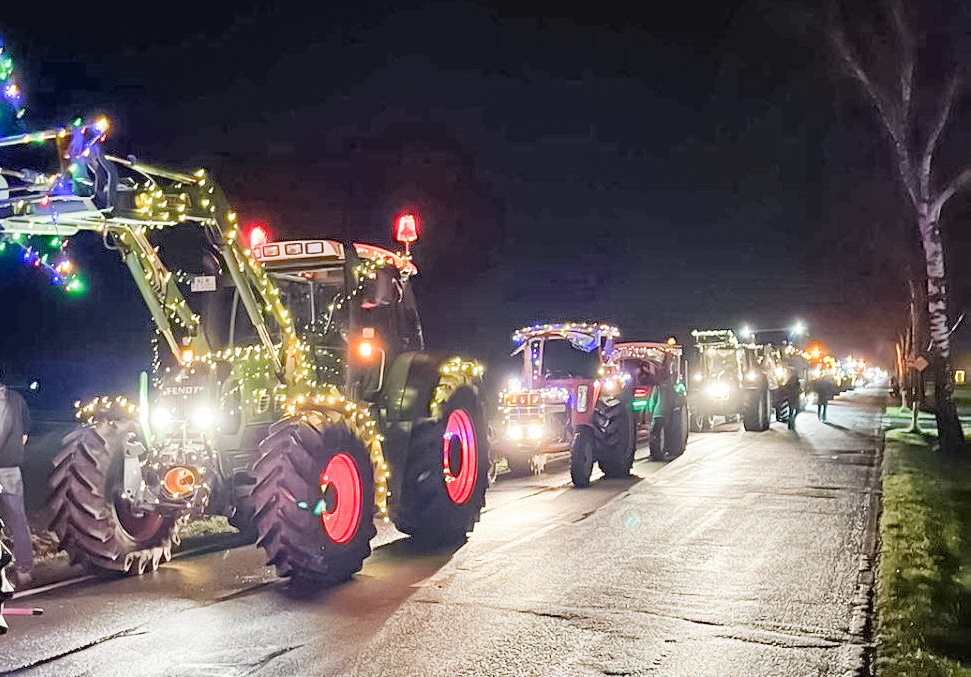 Am 20. Dezember rollen die beleuchteten Trecker wieder. Fotos: privat