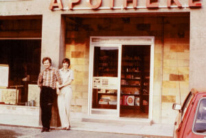 Friedrich-Wilhelm Diestelhorst und seine Frau Gabriele im Mai 1981, kurz vor der Eröffnung der Driften-Apotheke. Foto: privat