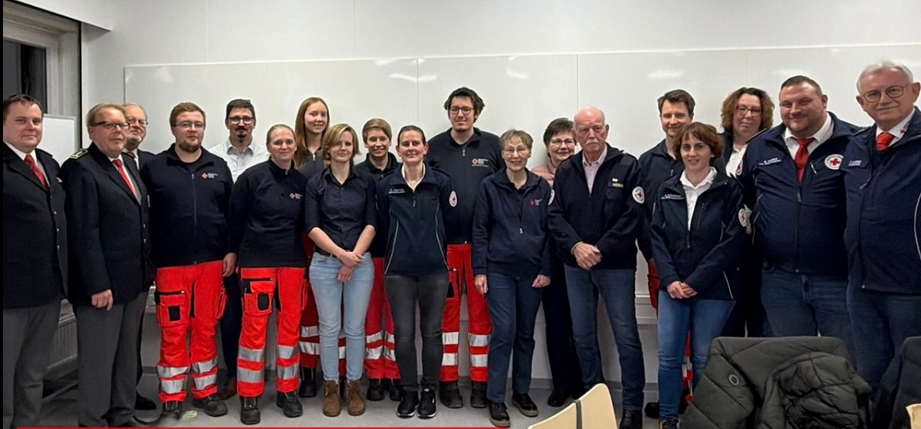 Mitglieder des DRK-Ortsvereins Petershagen / Lahde e.V. bei der jüngsten Mitgliederversammlung in Lahde. Foto: privat