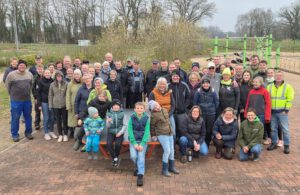 Mehr als 50 Freiwillige waren nun wieder am Start, um sich um die Sportanlagen, das Freizeitgelände und das Freibad zu kümmern. Foto: privat