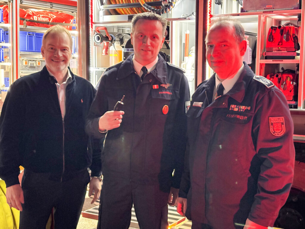 Bürgermeister Dirk Breves, Löschgruppenführer Martin Buse und Wehrleiter Horst Beckemeier (von links). Foto: Jessica Höffner
