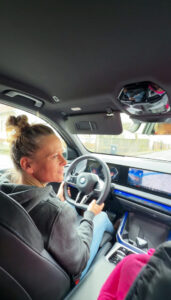 Konzentration am Steuer. Foto: Krischi Meier