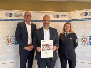 Präsentierten die polizeiliche Kriminalstatistik für das Jahr 2025: Kriminaloberrat Dirk Klöpper, Landrat Ali Doğan und Polizeidirektorin Andrea Rosenboom (von links). Foto: Jessica Höffner