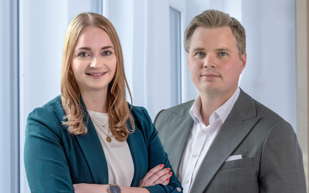 Rechtsanwältin und Mediatorin Kira Augustyniak (Schwerpunkte Erb- und Familienrecht) und Sören Lührmann (Schwerpunkte Verkehrs-, Bau- und Landwirtschaftsrecht). Foto: privat