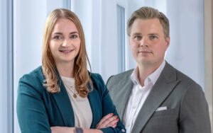 Rechtsanwältin und Mediatorin Kira Augustyniak (Schwerpunkte Erb- und Familienrecht) und Sören Lührmann (Schwerpunkte Verkehrs-, Bau- und Landwirtschaftsrecht). Foto: privat