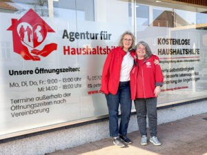 Teamleiterin Kathrin Smoes (l.) und Bürokraft Yvonne Eichler. Foto: kri