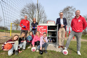 Ab sofort gibt es beim TuS Freya Friedewalde eine Sportbox, die sich über eine App öffnen lässt. Foto: Jessica Höffner