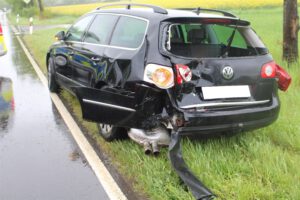 Der beschädigte Passat. Foto: Polizei Minden-Lübbecke