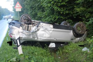 Beide Autos gerieten von der Fahrbahn ab. Foto: Polizei Minden-Lübbecke