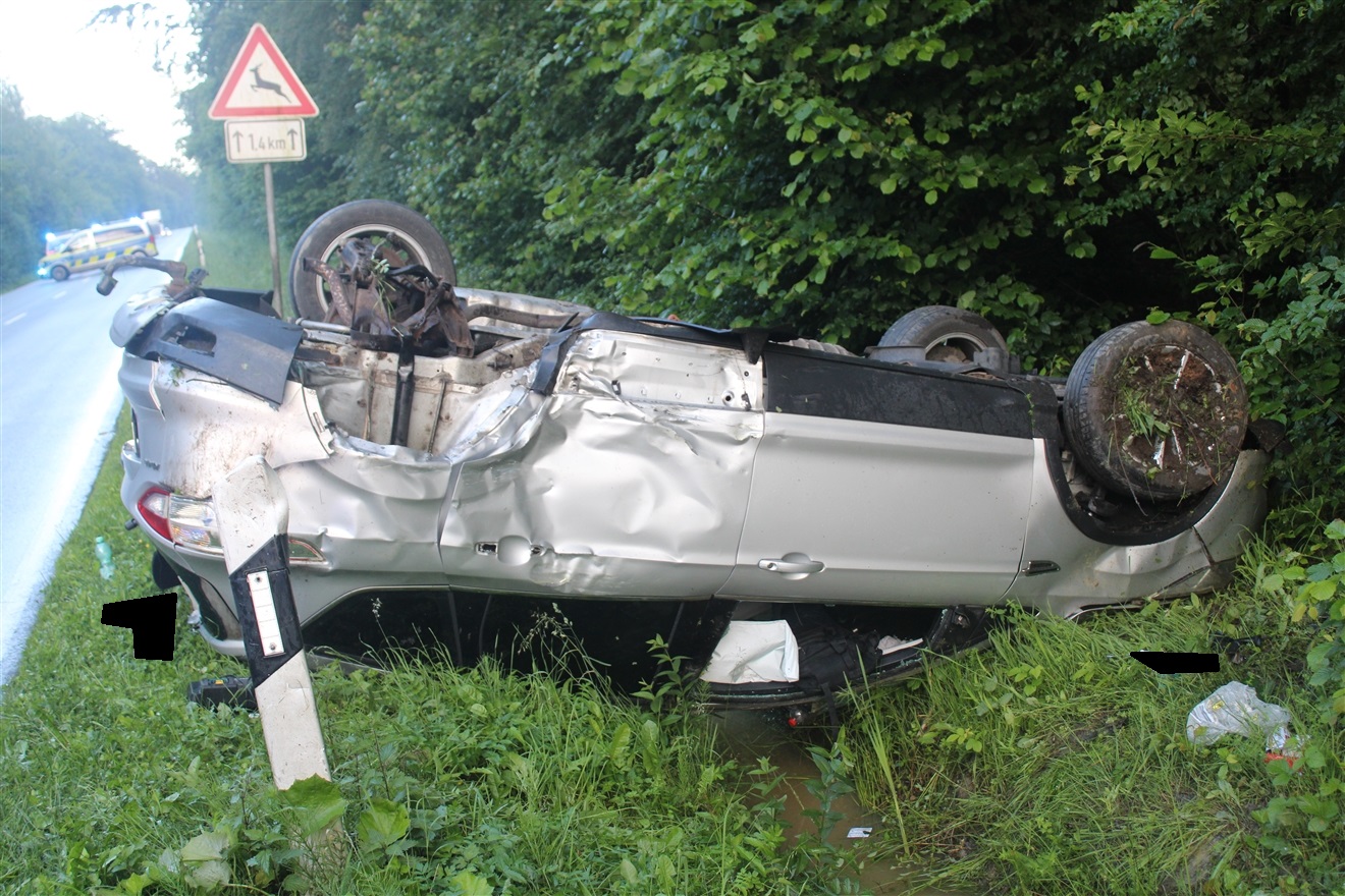 Beide Autos gerieten von der Fahrbahn ab. Foto: Polizei Minden-Lübbecke
