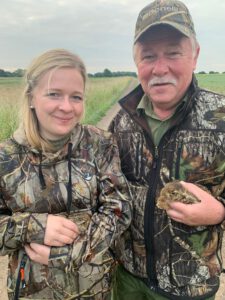 Die beiden Jäger Loreen Saxowsky und Rainer Peek. Foto: privat