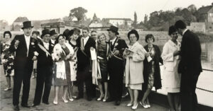 Zur Tradition der Bürgerschützengesellschaft gehörte eine Überfahrt auf der Fähre (Aufnahme von 1964). Foto: privat