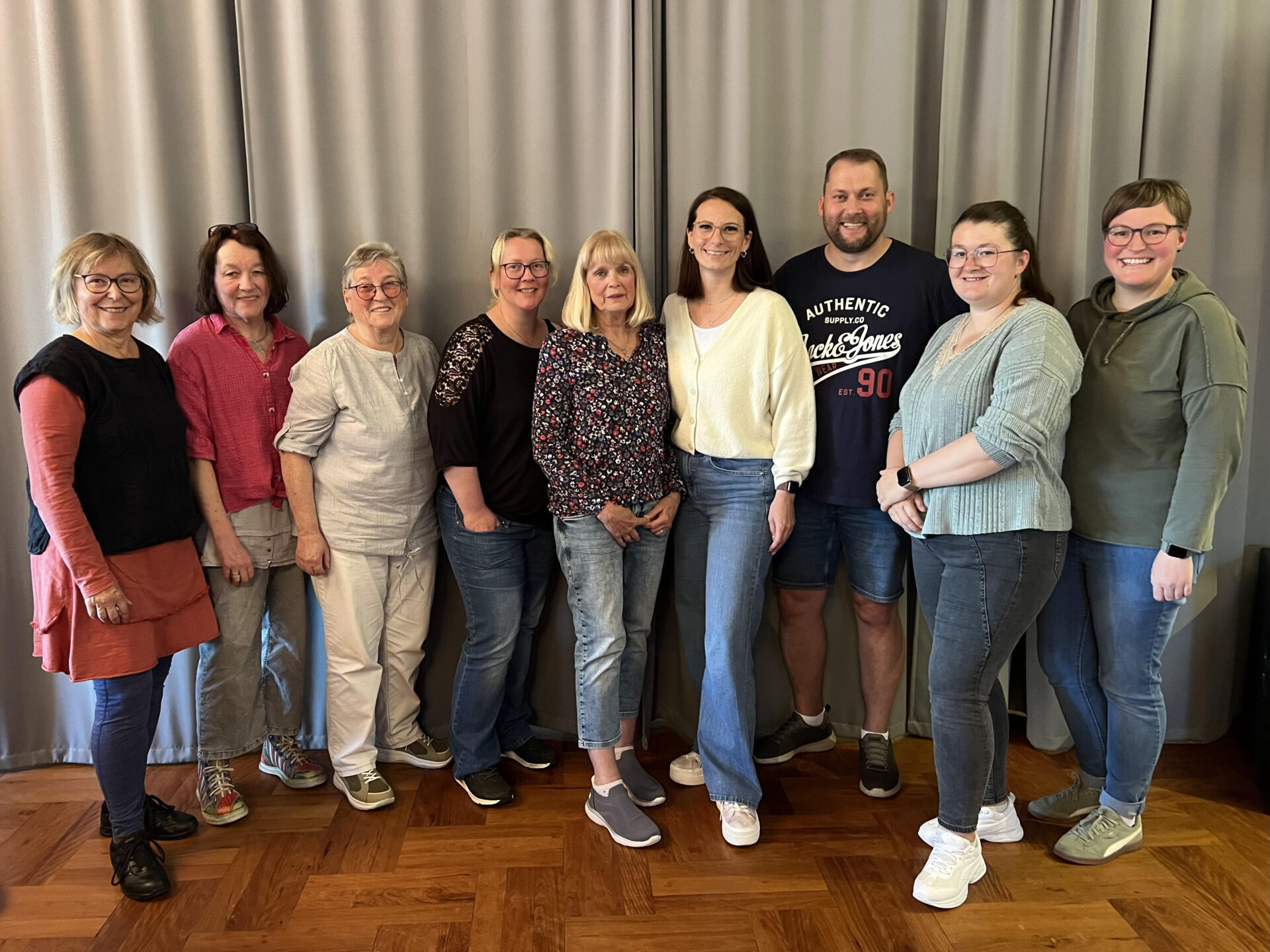 Das Foto zeigt (von links): Ute Jakobi, Martina Gieseking, Elke Jäger, Melanie Junker, Brigitte Kruse, Michaela Langhorst, Sven Horstmann, Lana Engelking, Carolin Horstmann. Foto: privat