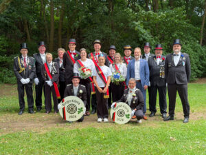 Die Geehrten beim offiziellen Empfang zum Bürgerschützenfest in Ilse. Fotos: Krischi Meier