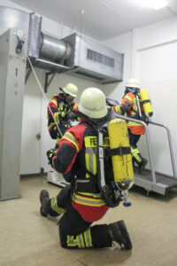 Die Feuerwehrleute im "Fitnessraum". Foto: K. Dröge